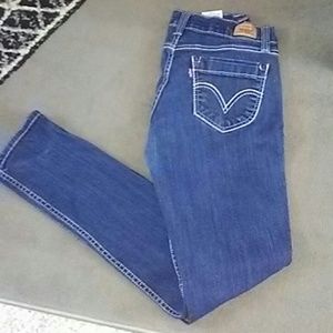 Juniors/woman's  Levis 524 too super low